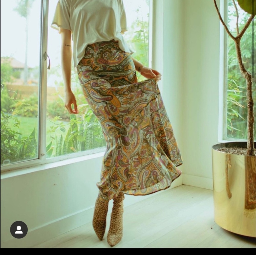 NOVELLA ROYALE 
Susi Maxi Skirt in Olive Paisley XL
